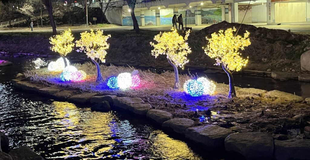 オンチョンチョンのイルミネーション