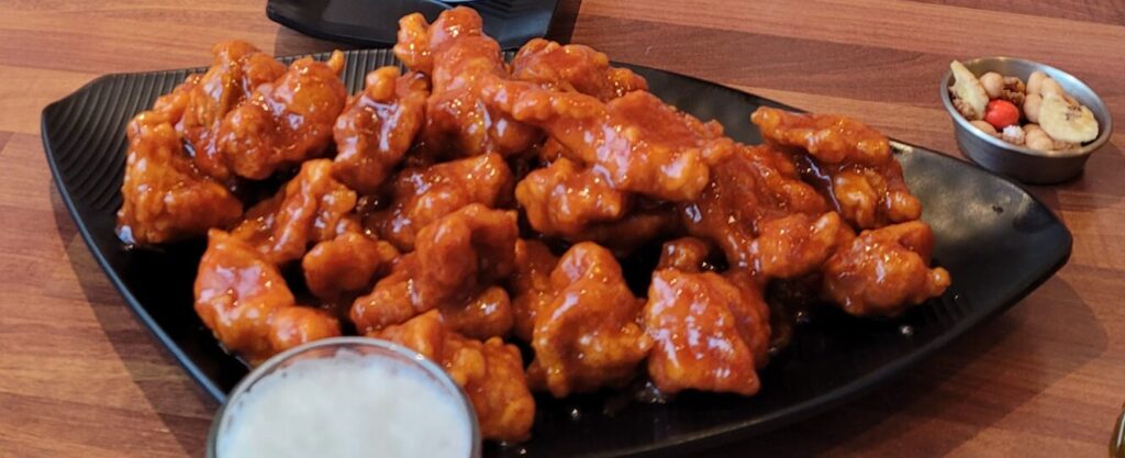 オンチョンチョンカフェ通りのフライドチキン