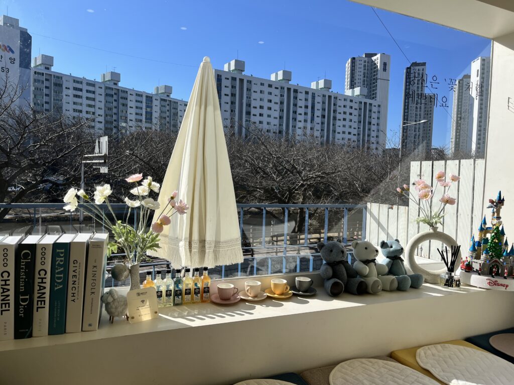 オンチョンチョンカフェ通りのお店紹介