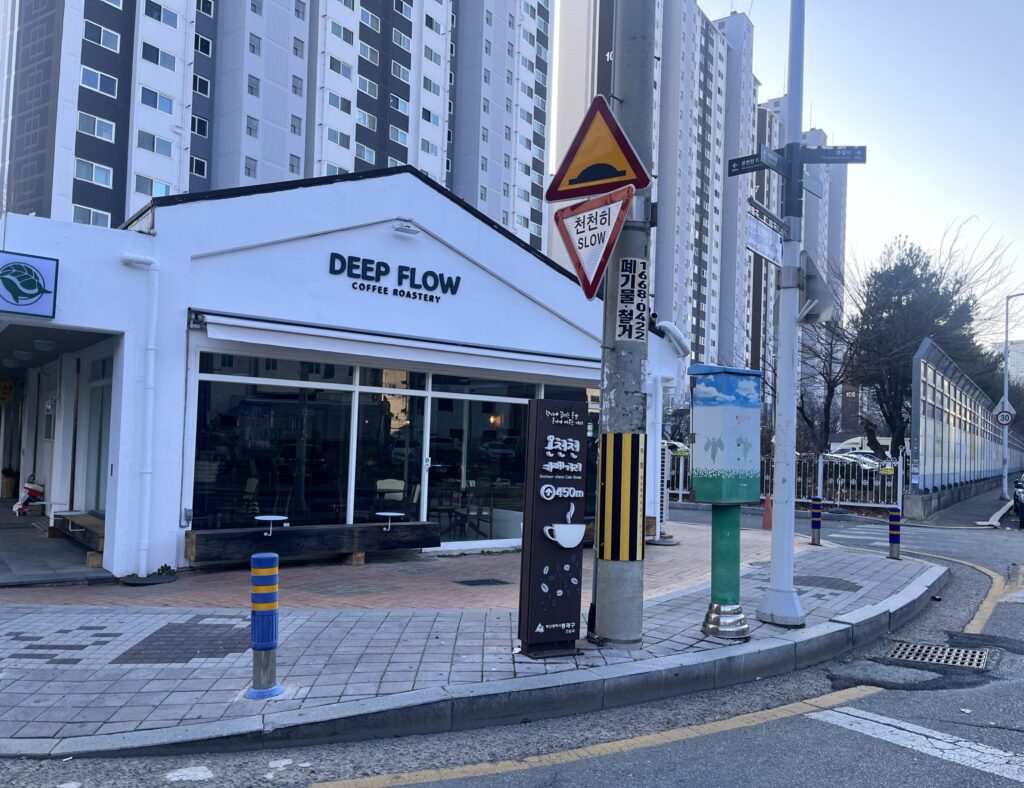 オンチョンチョンカフェ通りへの案内