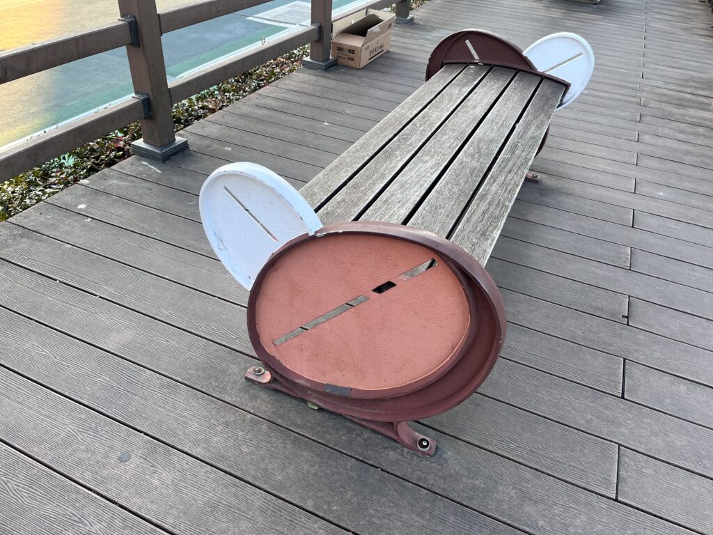 オンチョンチョンカフェ通りのベンチ