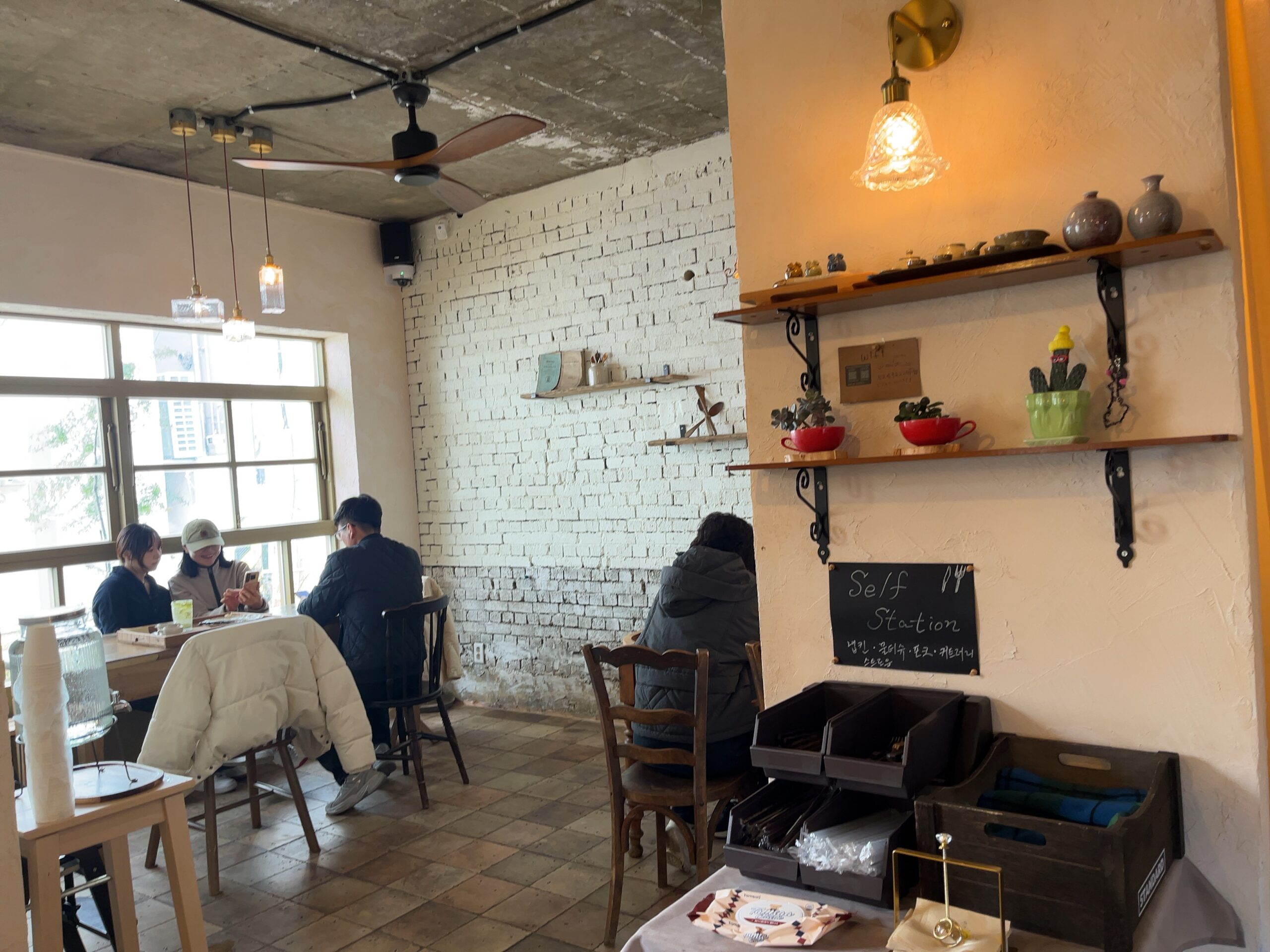 釜山、温泉川のベーカリーカフェboisamerの店内